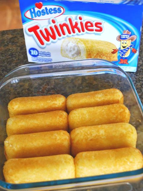 Hostess Twinkie Cake, Dollar Store Desserts, Everything Popular Today, No Cook Desserts Easy Quick, Twinkies Cake, Twinkie Desserts, Spring Dessert Ideas, Twinkie Cake, No Bake Recipes