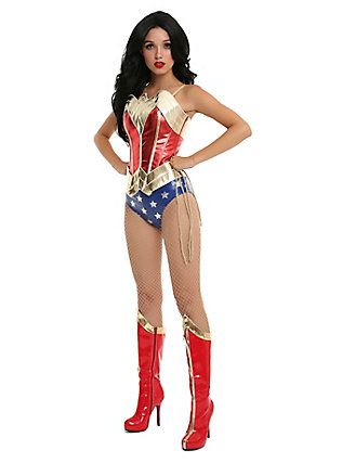 CLASSIC WONDER WOMAN COSTUME, Villain Halloween Costumes, Wonder Woman Armor, Woman Armor, Heroes And Villains Costumes, Classic Wonder Woman, Halloween Merch, Woman Costumes, Costume Guide, Villain Costumes