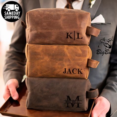 Groomsmen Gifts Groomsmen Proposal Custom Wedding Gifts - Etsy Poland Groomsmen Boxes, Groomsman Proposal Box, Groomsmen Gift Bags, Groomsmen Proposal Gifts, Groomsmen Gift Set, Leather Dopp Kit, Wedding Gifts For Groomsmen, Leather Toiletry Bag, Groomsmen Proposal