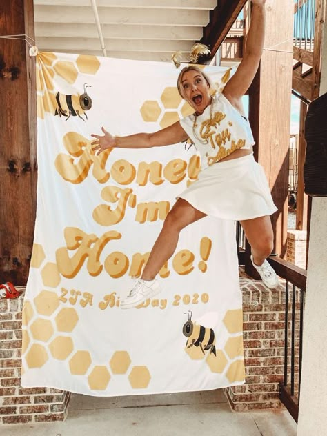 The Best Bid Day Themes Of 2022. 1. Drafting The Best 2. Race Day With Us  3. Honey I'm Home 4. Lucky Charms 5. That's So Theta... Honey Im Home Sorority Theme, Phi Mu Bid Day Themes, Sorority Work Week Themes, Big Lil Reveal Themes, Work Week Themes, Sorority Rush Week, Sorority Diy, Sorority Recruitment Themes, Sorority Rush Themes