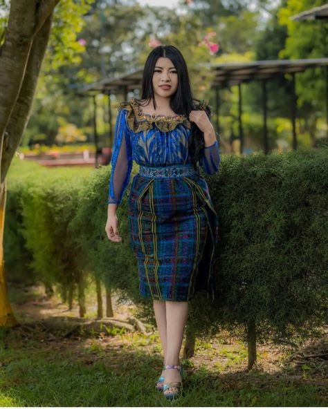 Guatemalan Outfit Ideas, Guatemalan Clothing, Guatemala Women, Iraqi People, Alien Vs, Book Ideas, Office Outfits, Guatemala, Native American