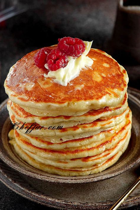 The Fluffiest Buttermilk Pancakes - Chefjar Pancake Recipies, Resep Pancake, Dinner Ideas Salmon, Yummy Pancakes, Fluffy Buttermilk Pancakes, Easy Homemade Pancakes, Pancakes Fluffy, Buttermilk Pancake, Easy Crepe Recipe