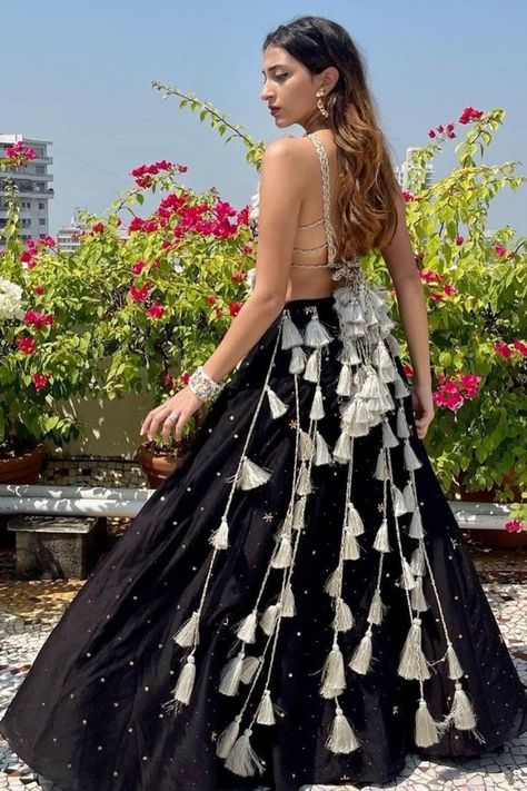 Sabyasachi Bridesmaid, Bridesmaid Lehengas, Simple Lehenga, Anarkali Dress Pattern, Lengha Choli, Payal Singhal, Modern Bridal, Anarkali Dress, Designer Dresses Indian