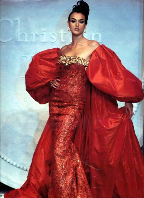 Helena Barquilla - Christian Dior - Gianfranco Ferre - scan by #lexeecouture Sophie Dahl, Haute Couture Style, House Of Dior, 90s Model, Red Gown, Helena Christensen, Steven Meisel, Gianfranco Ferre, Dior Haute Couture