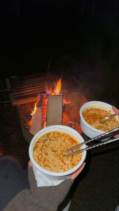 Simple Camping Meals, Camping Lunch Ideas, Camping Dinner Ideas, Food Ideas Camping, Easy Camping Food Ideas, Easy Camping Food, Campfire Snacks, Lunch Ideas Easy, Camping Lunch