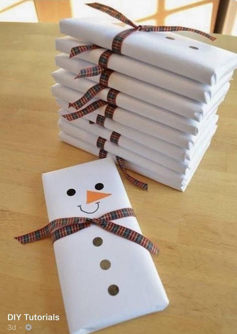 Diy Christmas Presents For Family, Christmas Presents For Family, Joululahjat Diy, Christmas Candy Crafts, Pretty Gift Wrapping Ideas, Presents For Family, Diy Christmas Gifts For Family, Diy Christmas Presents