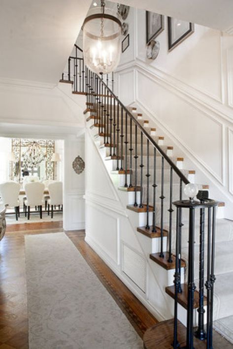 Modern Colonial Home Decor, Center Colonial Entryway, Southern Staircase Entryway, British Colonial Staircase, Colonial House Entryway Foyers, Colonial House Staircase, Traditional Colonial House Interior, Modern Colonial Entryway, Center Hall Colonial Staircase