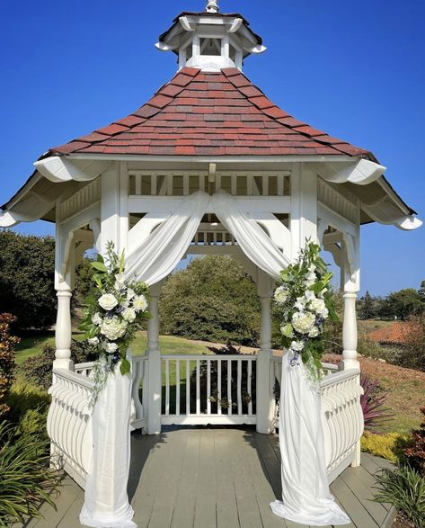 Gazebo Decor For Wedding, Wedding Gazebo Decorations Outdoor Diy, Gazebo Ideas Backyard Wedding, Decorate A Gazebo For A Wedding, Gazebo Decorating Ideas Wedding Simple, Gazebo Decorating Ideas For Wedding, Gazebo Arch Wedding, Simple Wedding Gazebo Decor, Beach Wedding Gazebo Decorations