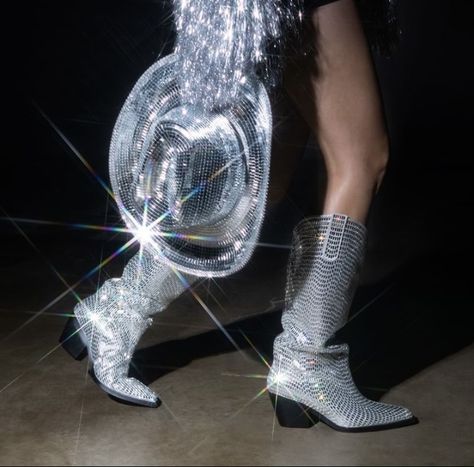 Chrome Cowboy Hat, Sparkle Cowgirl Aesthetic, Space Cowboy Aesthetic Outfits, Disco Core Aesthetic, Glitter Cowboy Aesthetic, Beyonce Cowboy Hat, Disco Cowboy Aesthetic, Space Disco Outfit, Glitter Cowgirl Aesthetic