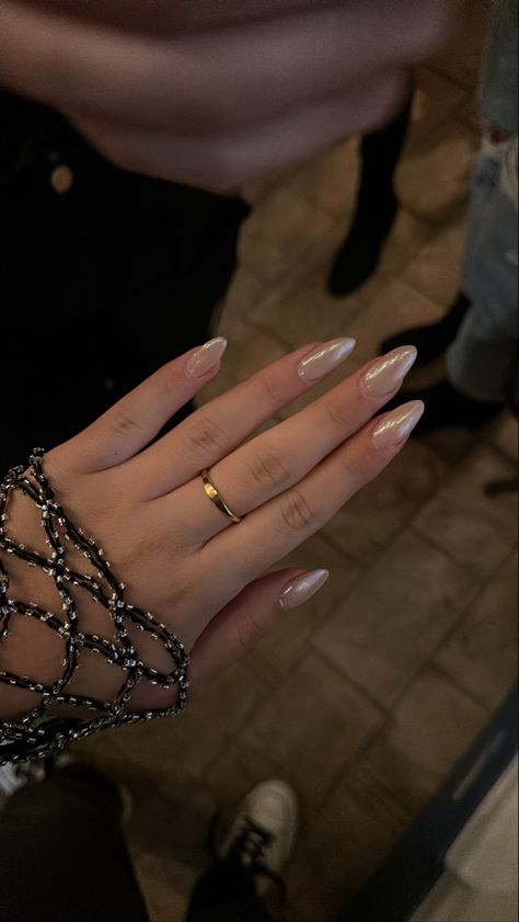 Nude Donut Glaze Nails, Crom Nails Design, Neutral Nails Chrome, Gold Glazed Donut Nails, Soft Glam Nails, Nude Chrome Nails Almond, Nude Chrome, Crom Nails, Glass Nails