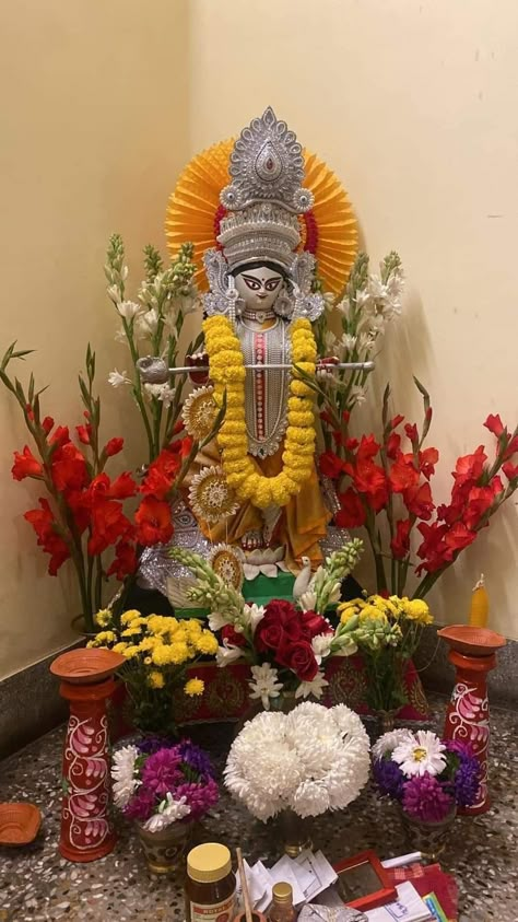 Saraswati Puja Home Decoration, Saraswati Pandal Decoration, Saraswati Pooja Decoration At Home, Durga Puja Decoration At Home, Durga Pujo Decoration At Home, Lokkhi Pujo Decoration, Saraswati Decoration Ideas, Bengali Saraswati Idol, Saraswati Puja Decoration Ideas At Home