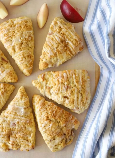 Peach Scones Recipe, Apple Cinnamon Scones, Peach Scones, Breakfast Scones, Cinnamon Scones, Scones Recipe Easy, Scones Easy, Scones Ingredients, Tea Snacks