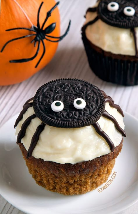 Easy to make spider cupcakes for Halloween with a delicious pumpkin cupcake base and cream cheese frosting! With grain-free, gluten-free, whole grain and all-purpose flour options. Please click through to the recipe to see the dietary-friendly options. Spider Cupcakes Halloween, Halloween Cupcake Ideas, Halloween Torte, Pasteles Halloween, Biscuits Halloween, Halloween Food Cupcakes, Spider Cupcakes, Postres Halloween, Recetas Halloween