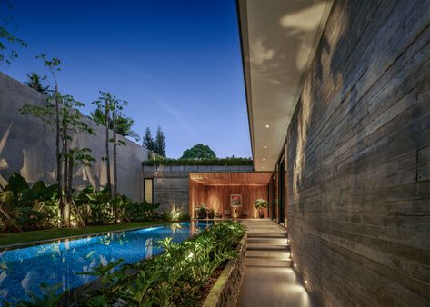 Gallery of House JT / Tamara Wibowo Architects - 18 Rakta Studio, Kolam Koi, Modern Tropical House, Timber Screens, Courtyard Design, Timber Deck, Exposed Concrete, Tropical House, Modern Tropical