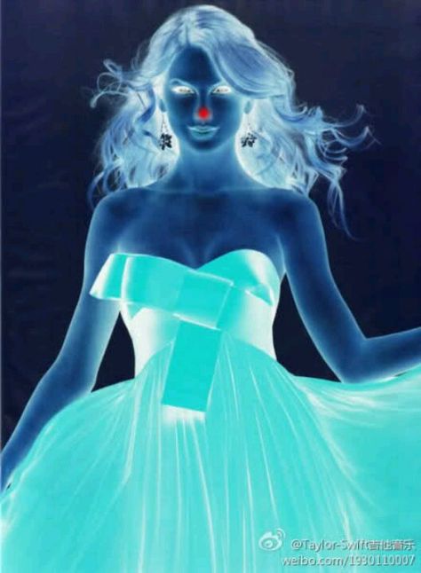 Look at the red dot on her nose for 15 seconds without blinking. Then look at a blank wall. It's really cool! :) Stare At The Red Dot Optical Illusions, Look At The Red Dot For 30 Seconds, Stare At The Red Dot, English Windows, Android Hacking, Hacking Tricks, Amazing Optical Illusions, Computer Hacking, Android Tricks