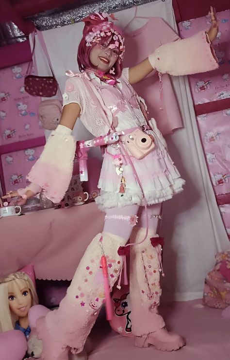 Japanese Harajuku Fashion Pastel, Harajuku Pink Outfit, Decora Harajuku Fashion, Decora Style Art, Neo Decora Style, Pink Harajuku Fashion, Dark Decora Fashion, Dark Decora Fashion Outfits, Kei Fashion Types