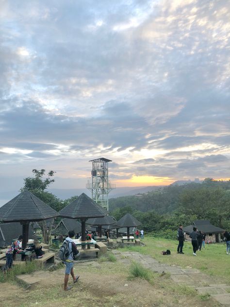 Picnic Groove In Tagaytay, Tagaytay Photography, Tagaytay Night View, Tagaytay Aesthetic, Tagaytay View, Sagada Philippines, Au Characters, Tagaytay City, Cloudy Sunset