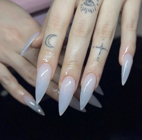 Clear To Black Nails, Pointy Clear Nails, Super Pointy Nails, Clear Sharp Nails, Clear Frosted Nails, Goth Stelito Nails, Smoky White Nails, Simple Stilleto Acrylic Nails, Small Stelito Nails