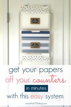 organize all your paper clutter, including school papers, bills, mail, and more with this easy and cute filing system. #organizedschoolpapers #organizedmom #organizedfamily #filingsystem #waystoorganizeschoolpapers #waystoorganizebills #organizinghouseholddocuments Organizing Paperwork Filing System, Kids School Paper Organization, Clutter Kitchen, School Paper Organization, Diy Office Organization, Paper Clutter Organization, Diy Pantry Organization, Office Organization At Work, Desk Organization Diy