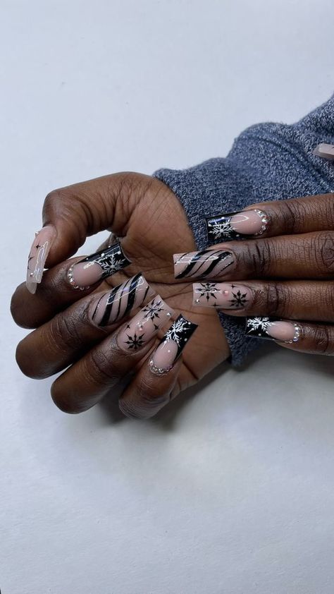 Pretty Nails Halloween, Milky White Nails Black Design, Winter Themed Acrylic Nails, Winter Nails For Black Women, Black Nail Designs Christmas, Nail Ideas Black And Silver, December Birthday Nail Ideas, Winter Sets Nails, Black Dress Nails Ideas