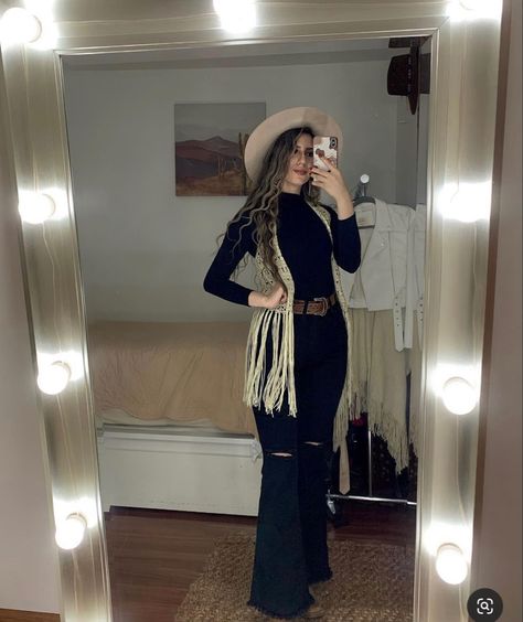 Outfit For Jaripeo, Jaripeo Outfits Cold Weather, Mom Western Outfit, Vaquero Outfits For Women, Shein Vaquera Outfits, Simple Vaquera Outfits, Western Outfits Work, Outfit Jaripeo, Western Blouses