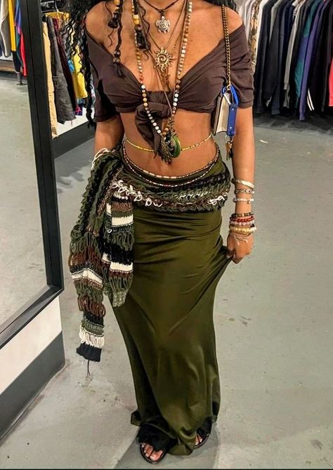 Queen Aesthetic Black Woman, Rainforest Aesthetic Outfit, Earthy Beach Aesthetic Outfits, Boho Black Aesthetic, Bohemian Fashion Aesthetic, Cute Boho Outfits Summer, Earth Clothes Aesthetic, Earthy Going Out Outfit, Bohemian Outfit Inspiration