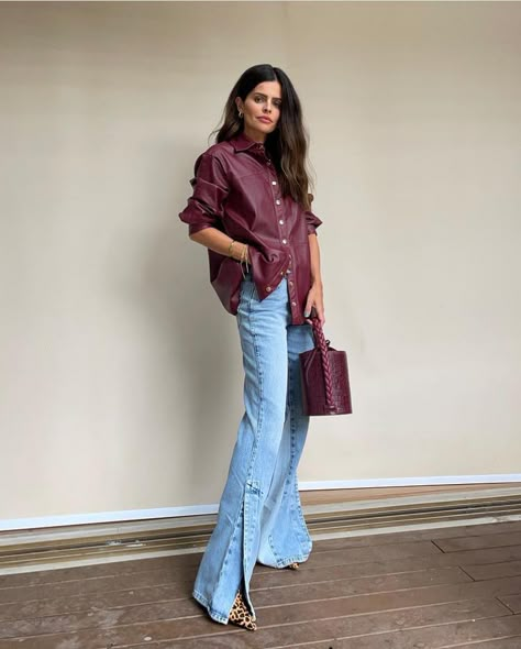 Fashion For Medium Size Women, Maroon Winter Outfits, Outfit Navidad 2022, High Contrast Outfits, Feather Top Outfit, Maroon Outfits, Statement Blazer, Burgundy Outfit, Stylish Work Attire