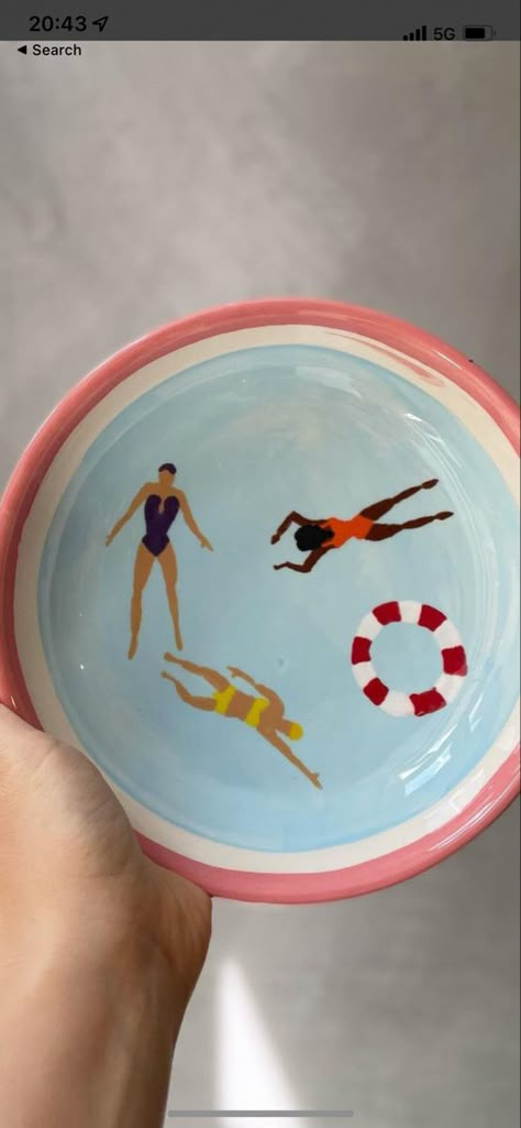 Pottery Painting Ideas Salad Bowl, Preppy Ceramics, Cute Painted Plate Ideas, Aesthetic Bowl Painting, Color Me Mine Inspo Bowl, Painting Ideas On Objects, Crockery Painting Ideas, Creative Pottery Painting, Plate Painting Designs