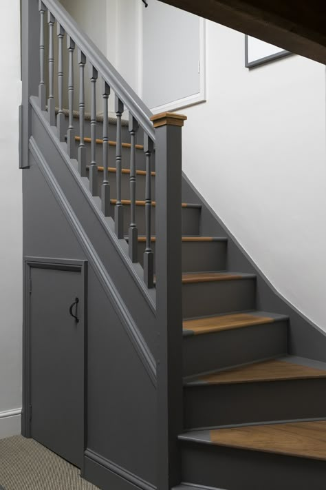 Grey Painted Stairs, Stairwell Wall, Gray Stairs, Front Stairs, Painted Staircases, Stair Ideas, House Staircase, Wood Staircase, Staircase Makeover