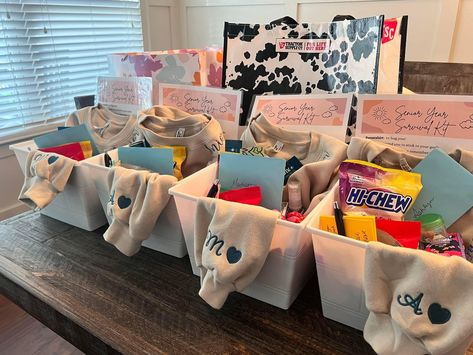 Senior Goodie Bags Gift Ideas, Senior Day Gift Ideas, Athlete Gift Basket, Senior Night Baskets, Senior Night Basket Ideas, Senior Baskets Gift Ideas, Track Senior Night, Goodie Bag Gift Ideas, Senior Day Ideas