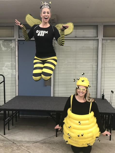 Halloween diy bumble bee costume bee hive queen bee best friends Diy Honeycomb Costume, Diy Bee Hive Costume, Honey Costume Diy, Diy Bumblebee Costume Women, Queen Bee Halloween Costume, Honey Bee Costume Diy, Bumble Bee Costume Diy, Diy Bee Costume Women, Bee Hive Costume