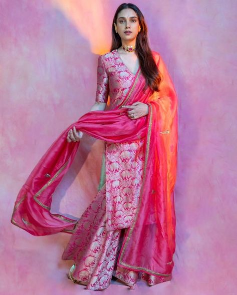 Raw Mango Sharara, Banarsi Brocade Suits, Pink Brocade Suit, Banarsi Indo Western Dress, Pink Banarasi Suit, Brocade Silk Suits, Raw Mango Suit, Banarsi Sharara Suit, Silk Indian Outfits