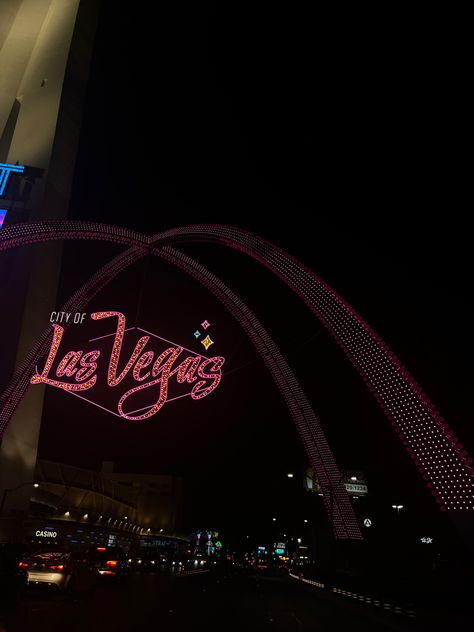 Nightlife Old Las Vegas Aesthetic, Vegas Asthetic Picture, Las Vegas Neon Signs, Las Vegas Astetic, Las Vegas Mood Board, Las Vages Aesthetic, Vegas Asethic, Las Vegas Lifestyle, Vegas Night Aesthetic