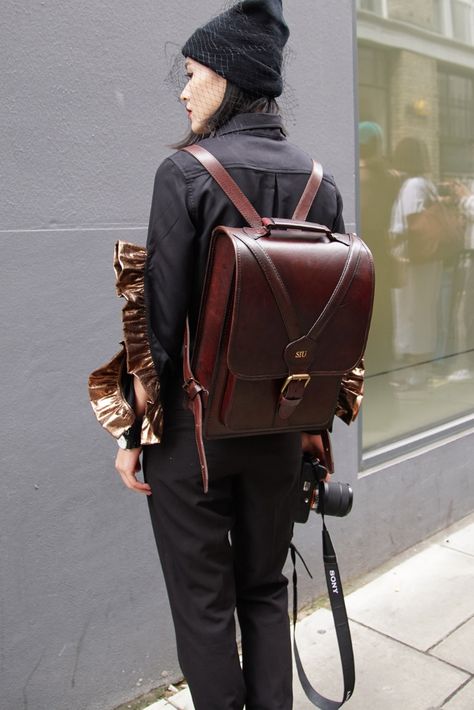 Men Vintage Style, Handbags Handmade, Leather Handbags Handmade, Handmade Leather Bag, Brown Leather Backpack, Satchel Backpack, Leather Backpacks, Retro Pin Up, Quilted Purses