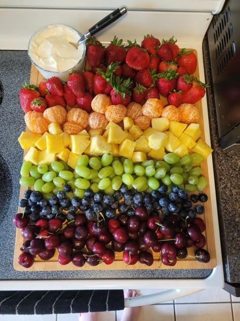 Fruit Platter For Birthday Party, Fruit Tray For Tea Party, Wedding Shower Fruit Tray Ideas, Sun Fruit Tray, First Birthday Fruit Tray, Large Fruit Tray, Pretty Fruit Tray, Gender Reveal Fruit Tray, Drake Or Hen Gender Reveal