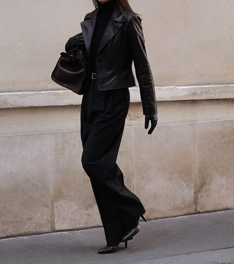 The Row Aesthetic, The Row Margaux Bag, Fall Aesthetic Dark, Margaux Bag, Black Turtleneck Outfit, Fits Winter, Normcore Fashion, 90s Minimalism, Street Aesthetic