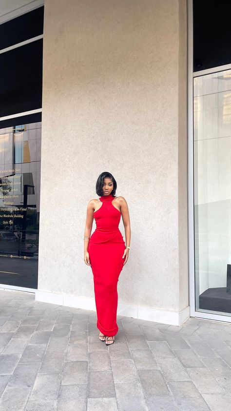 Black Women Wedding Guest Outfit, Black Woman Red Dress, Flay Gown Styles, Dinner Gowns Classy Night, Dinner Gowns Classy Style, Red Dinner Dress, Classy Wedding Guest Outfit, Proposal Dress, Elegant Date Night Outfit