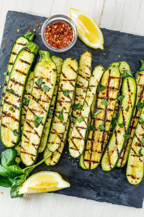 Grilled Vegtables, Grilled Sides, Vegetables On The Grill, Veggies On The Grill, Grilled Zucchini Recipes, Fall Grilling, Grilled Courgette, Recipes For Bbq, Summer Side Dishes Recipes