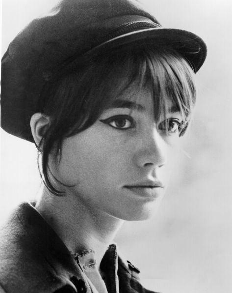 Francoise Hardy Style, Francois Hardy, Beatnik Style, Boyfriend Look, Bridget Bardot, Marianne Faithfull, Francoise Hardy, Belle Silhouette, Face Chart