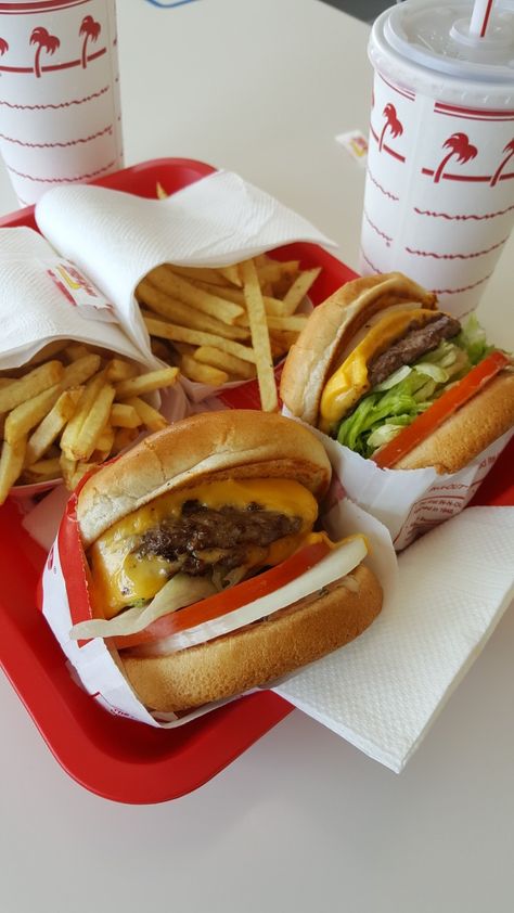 In N Out Aesthetic Food, Fast Food Aesthics, In In Out, Usa Fast Food, In And Out Aesthetic, In And Out Burger Aesthetic, In N Out Burger Aesthetic, In And Out, In N Out Aesthetic