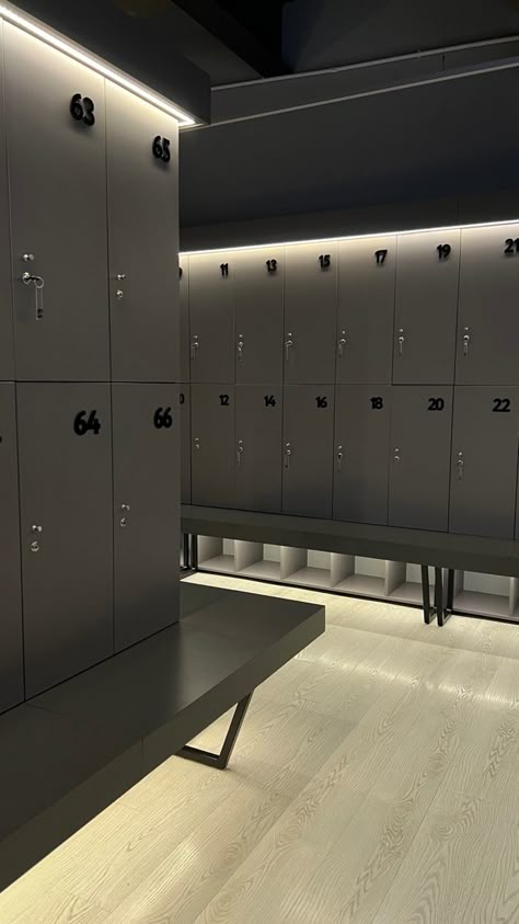 Dark Gym Interior, Industrial Fitness Studio, Gym Locker Room Design, Locker Room Bathroom, Athletic Locker, Boxing Studio, Gym Locker Room, Commercial Gym Design, Boutique Gym