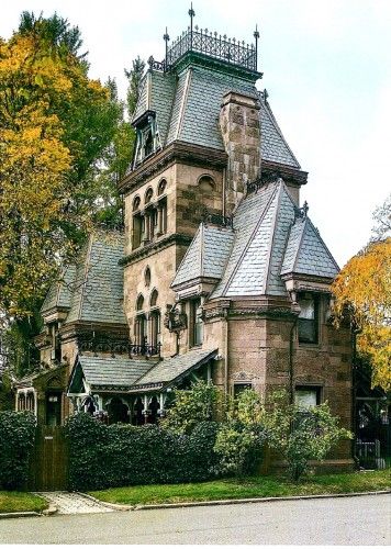 The gatekeeper's residence along Fort Hamilton Parkway, after restoration. Greenwood Cemetery Brooklyn, Abandoned Mansion For Sale, Architecture Cool, Greenwood Cemetery, Victorian Style Homes, Abandoned House, Abandoned Mansions, Victorian Architecture, Gothic House