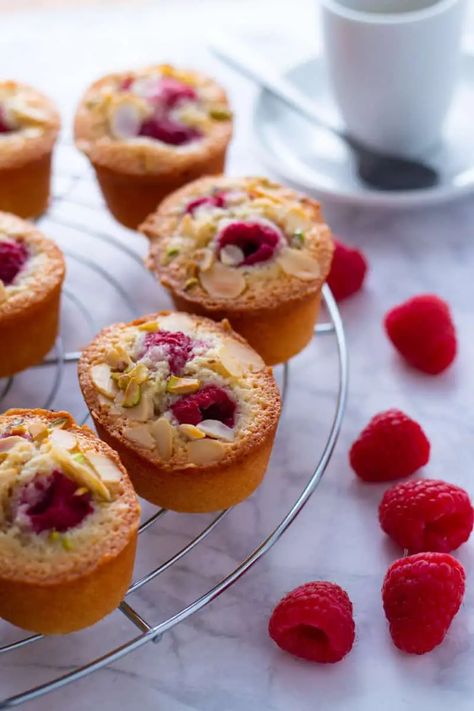 Raspberry and Almond Friands Morning Tea Recipes, Friands Recipe, Financier Cake, How To Make Pastry, Sweet Bread Rolls, Cake Stall, Babka Recipe, Dream Cafe, Cakes Slices