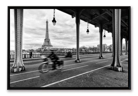 Sous le Pont de Bir-Hakeim 1 Paris 7/30 par FabriceGallouPhotos Paris Guide, Want To Be Loved, Paris Photo, Paris Photos, To Be Loved, Art Sign, Paris Skyline, Eiffel Tower, Street View