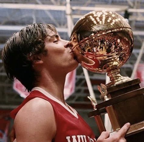 Zac Efron as Troy Bolton in High School Musical 2: Senior Year (2008) Troy High School Musical, Zac Efron High School, Gabriela Montez, Zac Efron And Vanessa, Monique Coleman, High School Musical 2, Kenny Ortega, High School Music, High School Musical 3