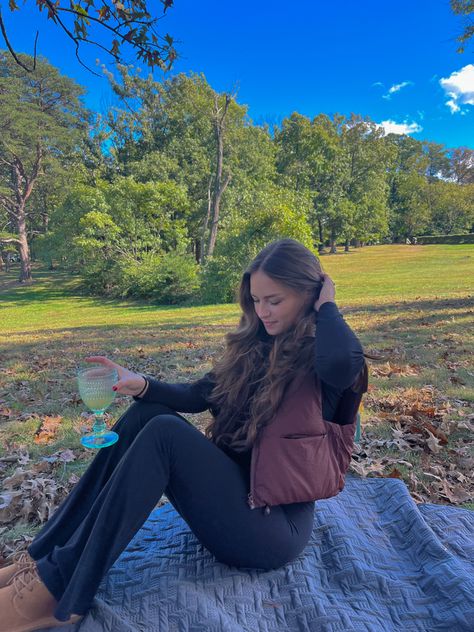 #fashion #fall #autumn #photoshoot #photography #picnicideas #fallstyle #poseideas #falloutfit Picnic Outfit Fall, Fall Aesthetic Photoshoot, Fall Picnic Outfit, Cute Picnic Outfits, Picnic Fits, Cute Picnic, Autumn Photoshoot, Picnic Outfit, Fall Picnic