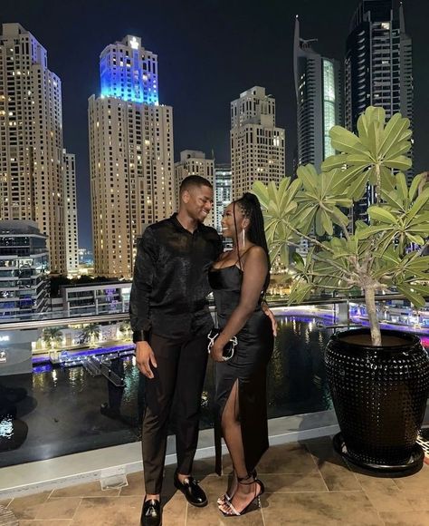 Couple Dinner Outfit Night, Date Night Outfit Couple Black, Couple Night Out Outfit, Black Couple Date Night Outfits Classy, Black Couple Outfits Matching Classy, Fancy Date Night Outfit Couple, Cute Couple Date Pictures, Matching Couple Outfits Classy, Couples Classy Outfits