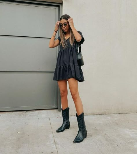 60+ Cute Cowboy Boots Outfits to Get in on Fall's Hottest Shoe Trend - Life with Mar Black Cowboots Outfits, Outfit Con Cowboy Boots, Cowboots Outfits, Outfit Botas Vaqueras, Black Western Boots Outfit, Cowboy Boots Outfit Fall, Cowboy Boots Outfit Summer, Dress And Cowboy Boots Outfit, Cute Cowboy Boots