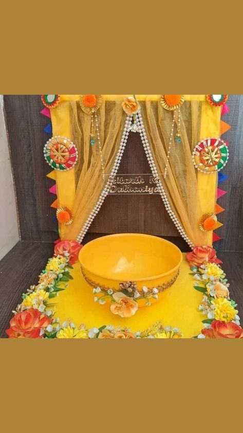 Haldi platter Decoration - Giftlaya Haldi Platter Decoration, Haldi Function Decoration, Indian Outdoor Wedding Decor, Haldi Platter, Platter Decoration, Diy Engagement Ring, Engagement Ring Platter, Handkerchief Crafts, Wedding Platters