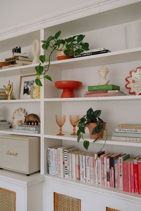 Bright Shelf Decor, Colorful Shelf Styling, Cool Shelf Decor, Shelf Decor Living Room Colorful, Living Room Decor Books, Book Shelf Aesthetic Living Room, Living Room Decor Shelf, Subtle Maximalist Decor, Built In Bookcase Decor